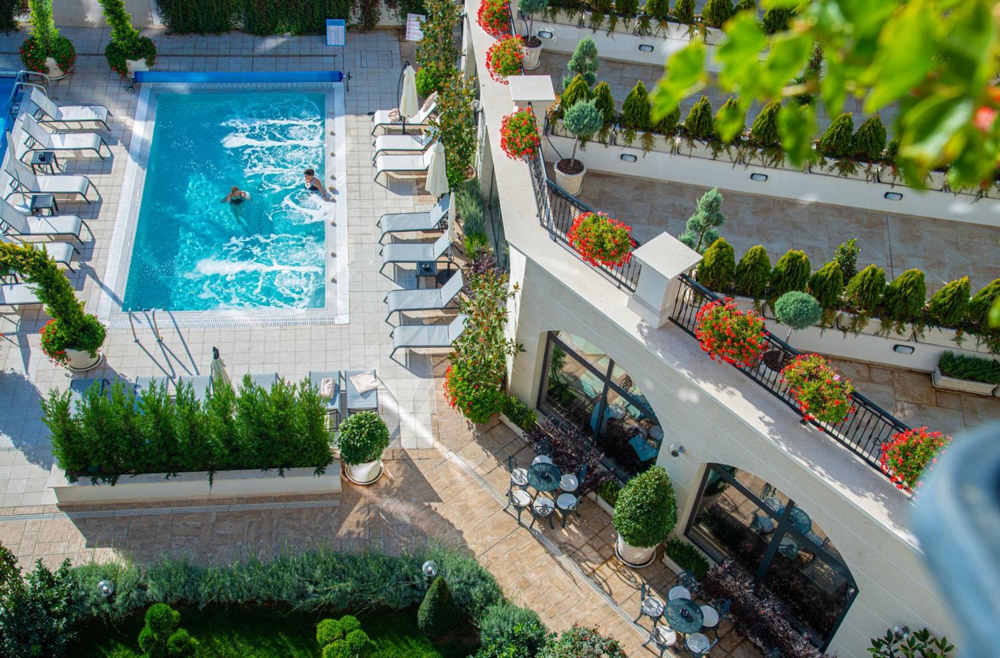 Casa Di Fiore Spa And Medical Hotel, Mineral Pools & Private Beach Kranevo Εξωτερικό φωτογραφία The pool at the hotel